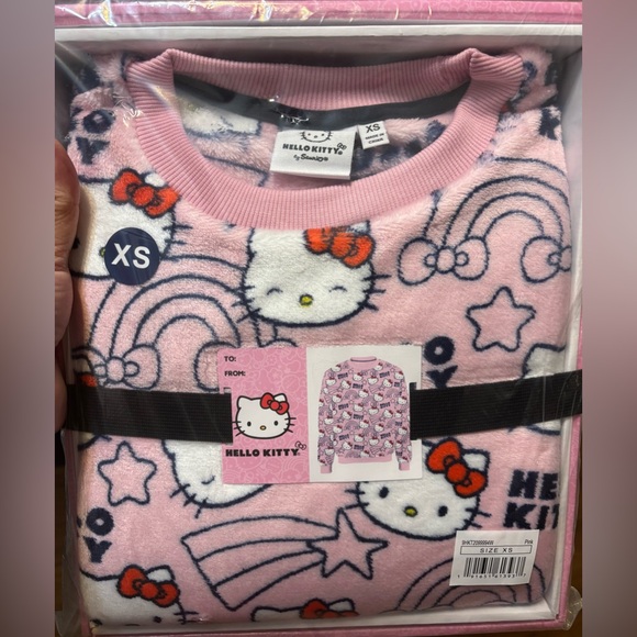 Hello Kitty Fleece Sweatshirt in XS - Picture 2 of 4